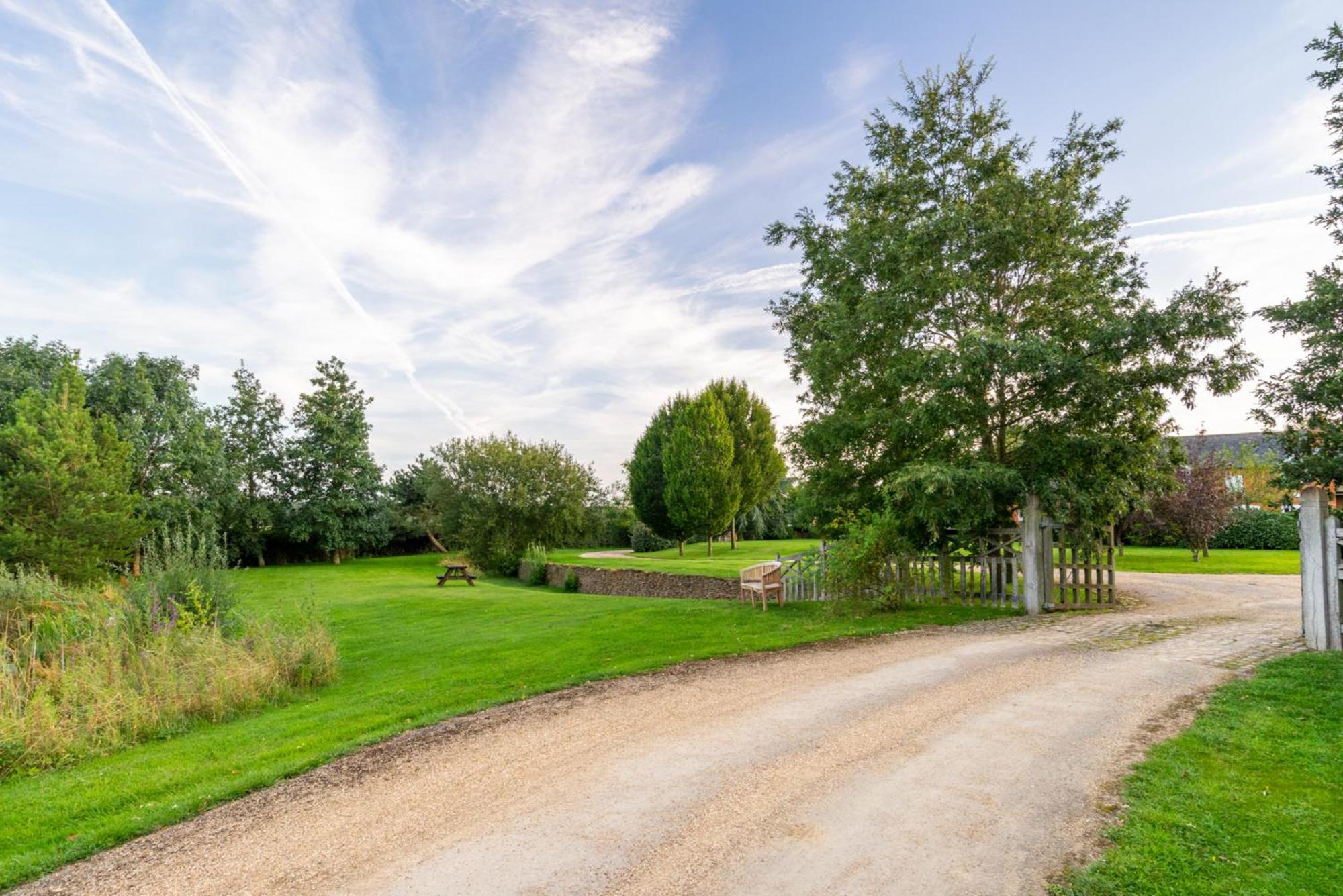 ホテル 14 Acres - Luxury Countryside Retreats マーケット・ハーバラ エクステリア 写真